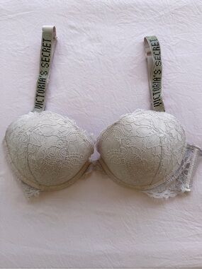 Victoria’s Secret Lace Push-Up Bra Rhinestone Logo Straps | 34D